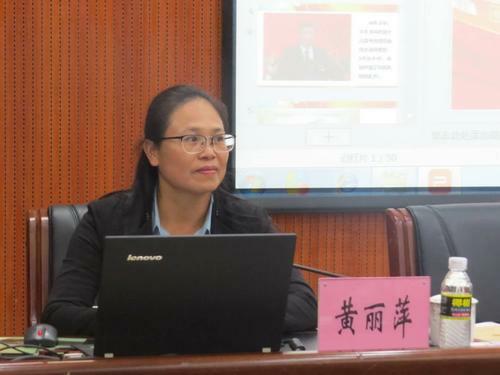 黄丽萍在宣讲十九大精神。