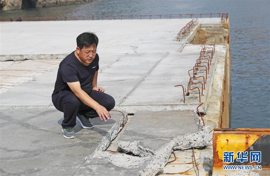 中船重工第七六〇研究所工作人员高天山回忆抢救平台的情景(8月26日摄)。新华社记者 杨青 摄