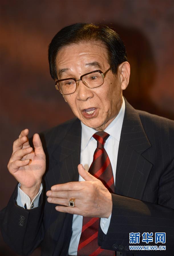 这是步鑫生在浙江海盐接受新华社记者专访(2013年11月10日摄)。新华社记者 韩传号 摄