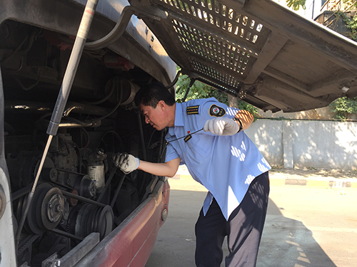 每天定点检查车辆情况