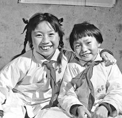 龙梅、玉荣小姐妹俩